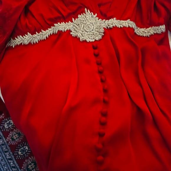 Elegant Red Evening Gown - Picture 8 of 10